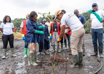 Journée Mondiale de la Croix-Rouge : Zita Oligui Nguema s’engage pour l&rsquo;initiative de plantation d&rsquo;arbres 