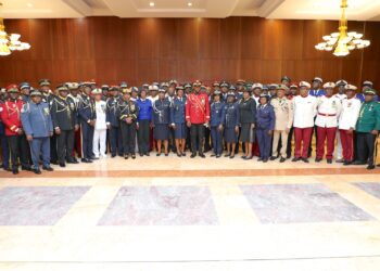 DNI : l&rsquo;exemplarité et l&rsquo;engagement des Forces de Défense et de Sécurité salués par Oligui Nguema