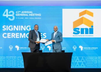 Kigali : Hermann Kamonomono signe un partenariat avec Shelter Afrique pour révolutionner le logement au Gabon