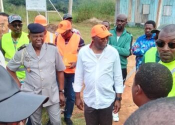Axe Oyem-Medzeng : le Ministre des Travaux Publics explose de colère face au retard flagrant des travaux