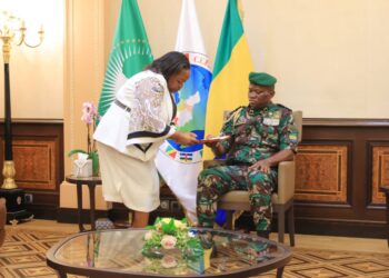 Gabon : Oligui Nguema et Camélia Ntoutoume Leclercq discutent des réussites du baccalauréat et des défis d&rsquo;orientation en 6ème