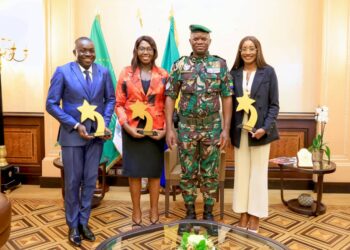 Rencontre entre Oligui Nguema et les Journalistes Gabonais primés aux awards africains des entreprises et des médias