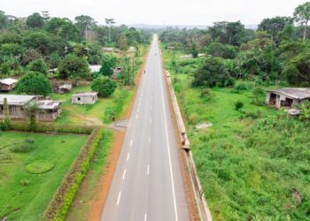 Nkok-Ntoum : une nouvelle route bitumée révolutionne la circulation et stimule l&rsquo;économie gabonaise