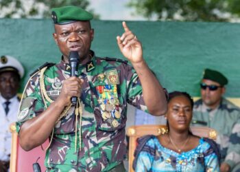 Le Général Oligui Nguema : « Arrêtez de cacher votre argent dans les maisons ou à enrichir les banques. Investissez dans vos localités »