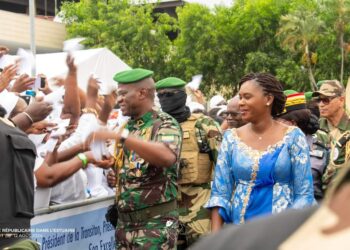 Gabon : le couple présidentiel accueilli en grande pompe à l’aéroport de Libreville pour la tournée républicaine