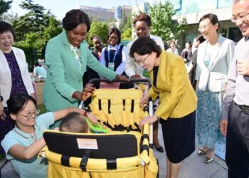 La coopération Sino-Africaine au cœur de la visite de Zita Oligui Nguema et Angélina Ndayishimiye au centre chinois pour l’enfance