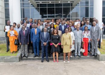 Renforcement de la fonction publique : distribution officielle de bons de caisse à 100 nouveaux fonctionnaires gabonais dans le secteur de la communication