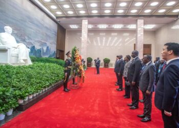 Pékin : Oligui Nguema rend hommage à l&rsquo;héritage chinois au mémorial de Mao Tsé-Toung