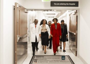 Zita Oligui Nguema en visite au Centre de Cancérologie de l’Université du Maryland