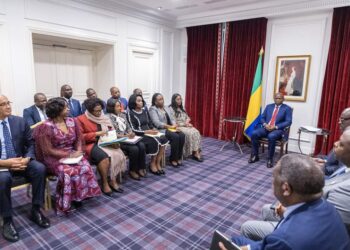 Rencontre à Paris entre le Président Oligui Nguema et une délégation de diplomates et fonctionnaires internationaux gabonais
