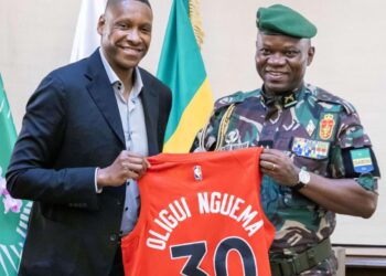 Rencontre au sommet : le Président Oligui Nguema et Masai Ujiri unissent leurs forces pour le développement du sport au Gabon