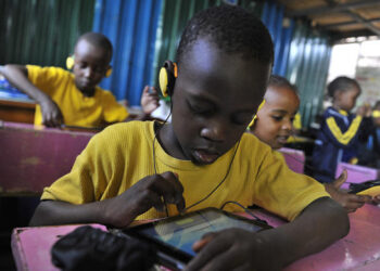 Le Gabon s’engage à connecter tous ses établissements scolaires à Internet d’ici 2027