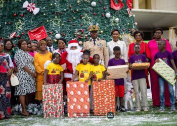 Un Noël enchanté pour les enfants défavorisés du Gabon : le geste solidaire du couple présidentiel