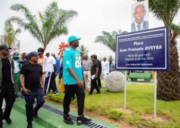 Au Gabon, le Président Oligui Nguema inaugure le Rond-Point Acaé, rebaptisé Jean-François Aveyra