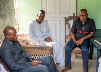 Au Gabon, Brice Clotaire Oligui Nguema apporte son soutien à la famille de Johan Bounda