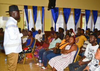 Au Gabon, Lebomo Arnauld Clobert mobilise les populations de Moanda pour la révision de la liste électorale