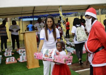 Port-Gentil : des cadeaux de Noël pour les enfants issus de familles défavorisées : Une 3ᵉ édition sous le signe du partage et du sourire des enfants