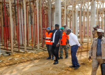 Gabon : le Président de la Transition au cœur du chantier du marché de Ngouema