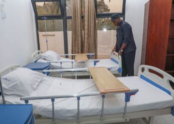 Gabon : le Président Oligui Nguema visite le centre de santé rénové de Zogogoane