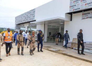 Haut-Ogooué : Oligui Nguema inspecte plusieurs chantiers majeurs à Franceville