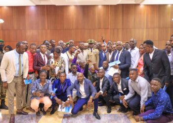 Au Gabon, le Président Oligui Nguema rencontre les jeunes des quartiers sous intégrés et les encourage à l’autonomisation