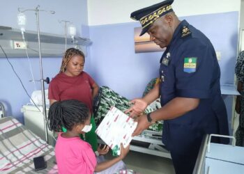 Gabon: Zita Oligui Nguema répand la joie de Noël auprès des enfants malades du CHUO