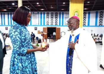 Gabon : Zita Oligui Nguema en prière pour les soignants et les acteurs sociaux