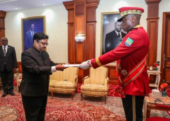 Renforcement des relations diplomatiques : cinq nouveaux ambassadeurs accrédités au Gabon