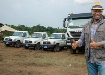 Trois véhicules pick-up et un camion remis au ranch de Ndendé par Oligui Nguema pour accélérer la marche vers l’autosuffisance alimentaire