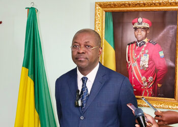 Au Gabon, le Dr Séraphin Moundounga en chantre de l&rsquo;implication des militaires dans la consolidation démocratique