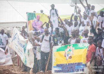 Déclaration de candidature d’Oligui Nguema : les populations bravent les éléments, sans coca prévu, pour soutenir leur candidat