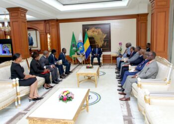 Gabon : le Chef de l’État apaise les tensions avec les greffiers
