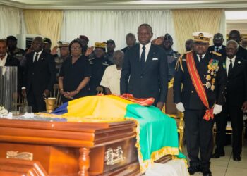 Hommage national à Louis Gaston Mayila : une figure politique saluée par Brice Clotaire Oligui Nguema