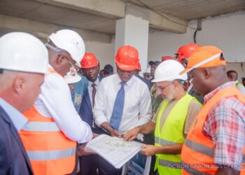 Gabon : Brice Clotaire Oligui Nguema en visite des chantiers avec les responsables des structures bancaires
