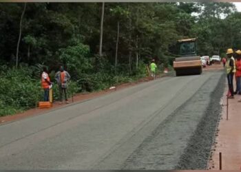 Infrastructures routières : démarrage des travaux de bitumage du tronçon Illick-Mbes, reliant le village de l’artiste André Pépé Nze à Ebieng, sur près de 22 kilomètres de Makokou