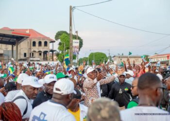 Port-Gentil : l’étape d’un fils du terroir, la ferveur populaire à son comble pour le candidat Oligui Nguema