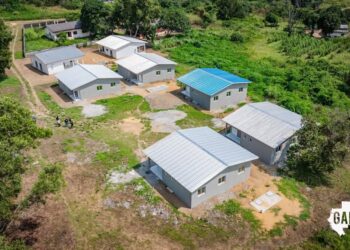 Leconi : Oligui Nguema améliore les conditions de vie du personnel médical avec la construction de logements flambants neufs