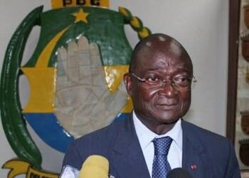 Paul Biyoghé Mba claque la porte du PDG : un choix motivé par la concrétisation des actes de développement d’Oligui Nguema