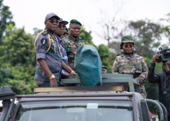 Au Gabon, le Président Oligui Nguema participe à une manœuvre militaire sur la plaine d’Ayémé