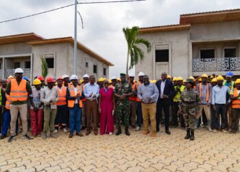 Au Gabon, le Président Oligui Nguema visite le site de relogement des populations déguerpies de la Plaine Orety à Bikele