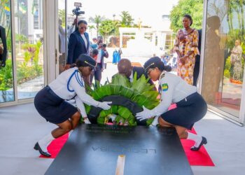 65ᵉ anniversaire de l’indépendance : le président Oligui Nguema rend hommage à Léon Mba