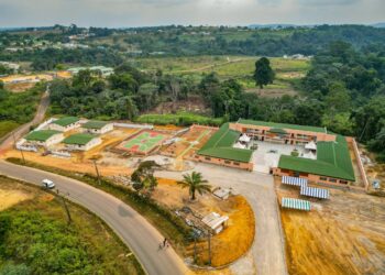 Ngouoni : le couple présidentiel inaugure le complexe scolaire Kawari Stéphane Tyofan, placé sous l’égide du Prytanée militaire