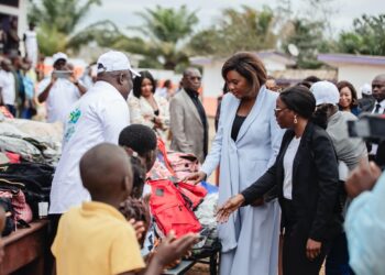 À Tchibanga, Zita Oligui Nguema incarne la solidarité nationale à travers la Fondation Ma Bannière