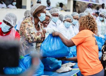 Tchibanga : Zita Oligui Nguema présente au lancement de la Foire aux Poissons