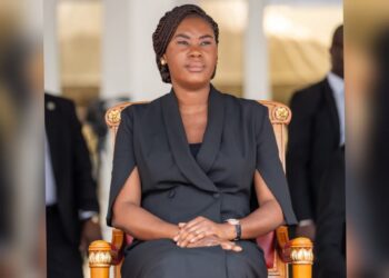 Première cérémonie d’allégeance au drapeau de la 5ᵉ République : Zita Oligui Nguema incarne l’esprit de la jeunesse et du patriotisme