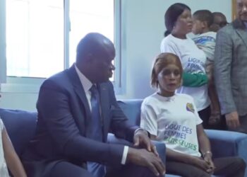 Kango : Oligui Nguema offre un logement moderne à une handicapée moteur vivant dans des conditions précaires