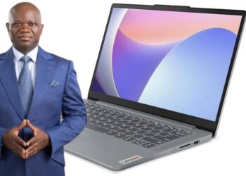 [Vidéo] Arrivée à Libreville de 10 000 ordinateurs pour le programme présidentiel « 1 étudiant, 1 ordinateur »