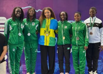 Noélie Lacour illumine la natation gabonaise en décrochant l’or à Accra