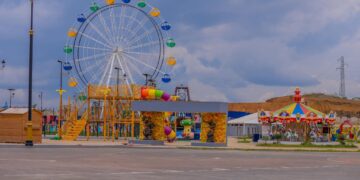 Le Président Brice Clotaire Oligui Nguema et la Première Dame Zita Oligui Nguema visitent la foire de Franceville, futur pôle de loisirs