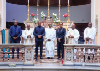 Brice Clotaire Oligui Nguema participe à la messe de la Toussaint à Rome aux côtés de la Première Dame